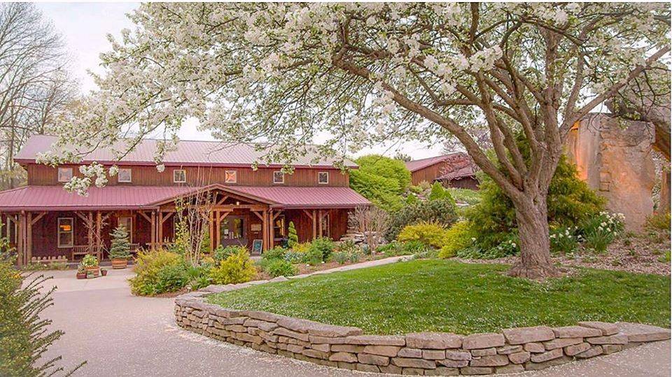 Oliver Winery crabapple tree and tasting room