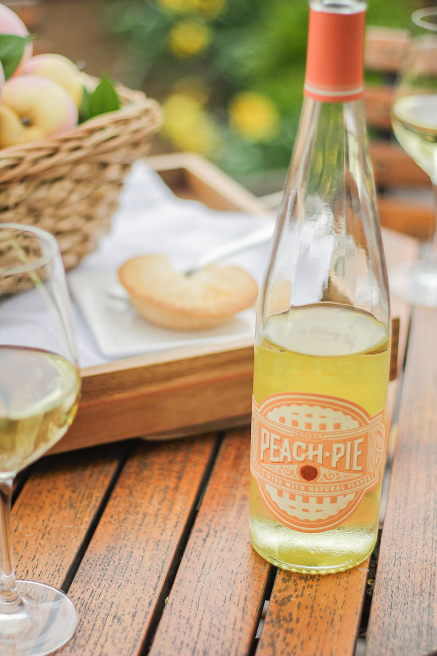 A picnic with Oliver Winery Peach Pie wine