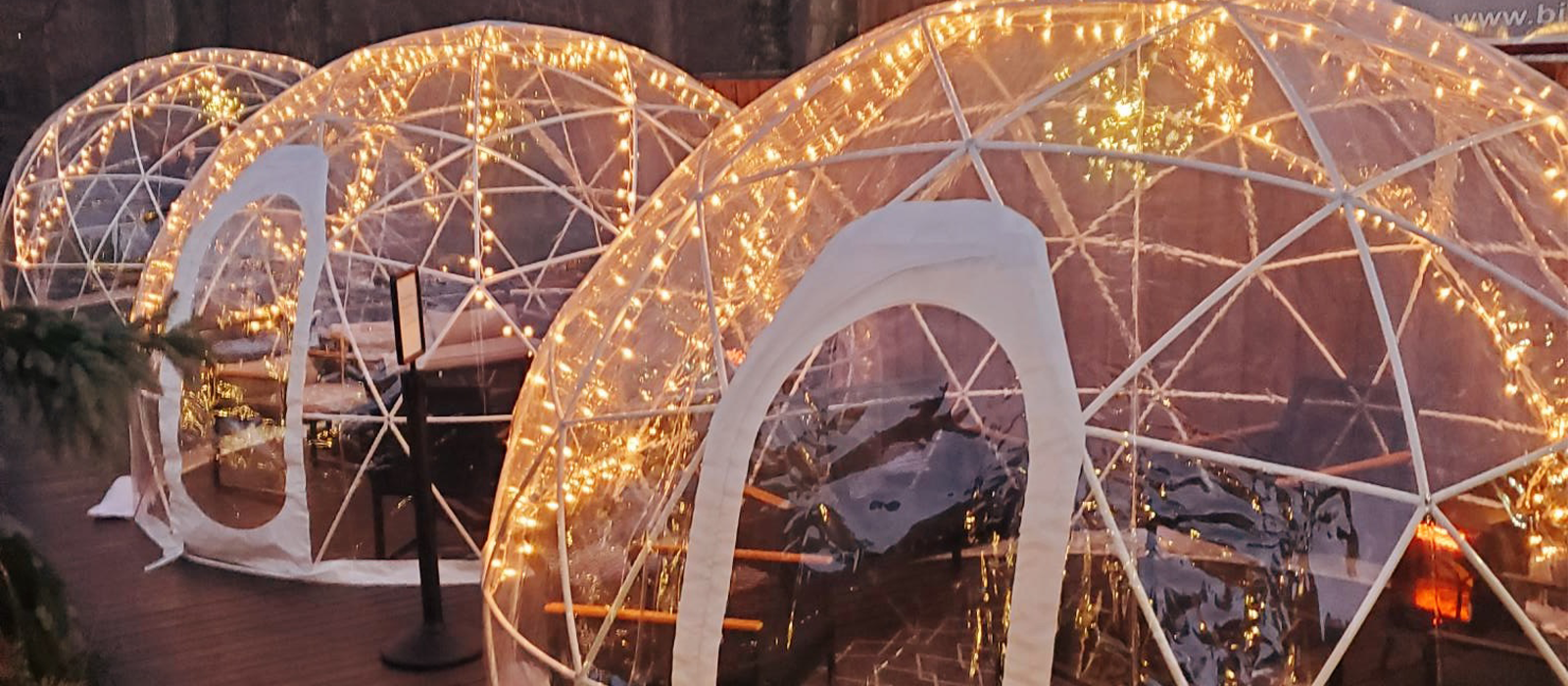 Cozy, private igloos to rent at Oliver Winery. Perfect for small groups on a cozy winter day.