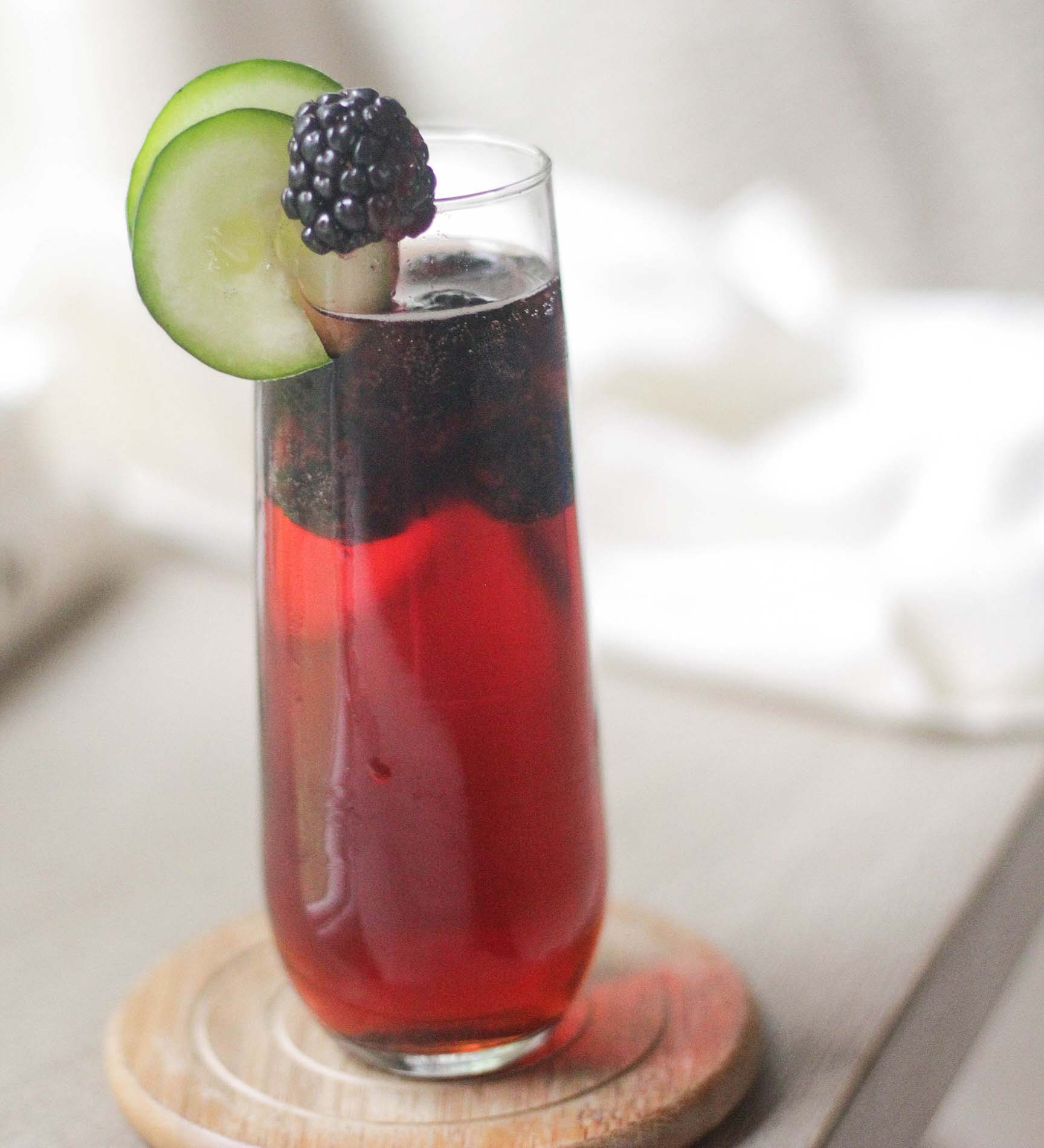 Blackberry and Sparkline Wine Cocktail