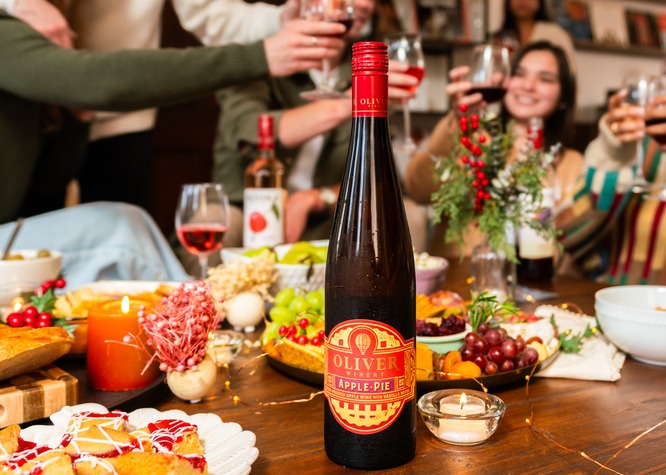 Oliver Winery Apple Pie Holiday Party
